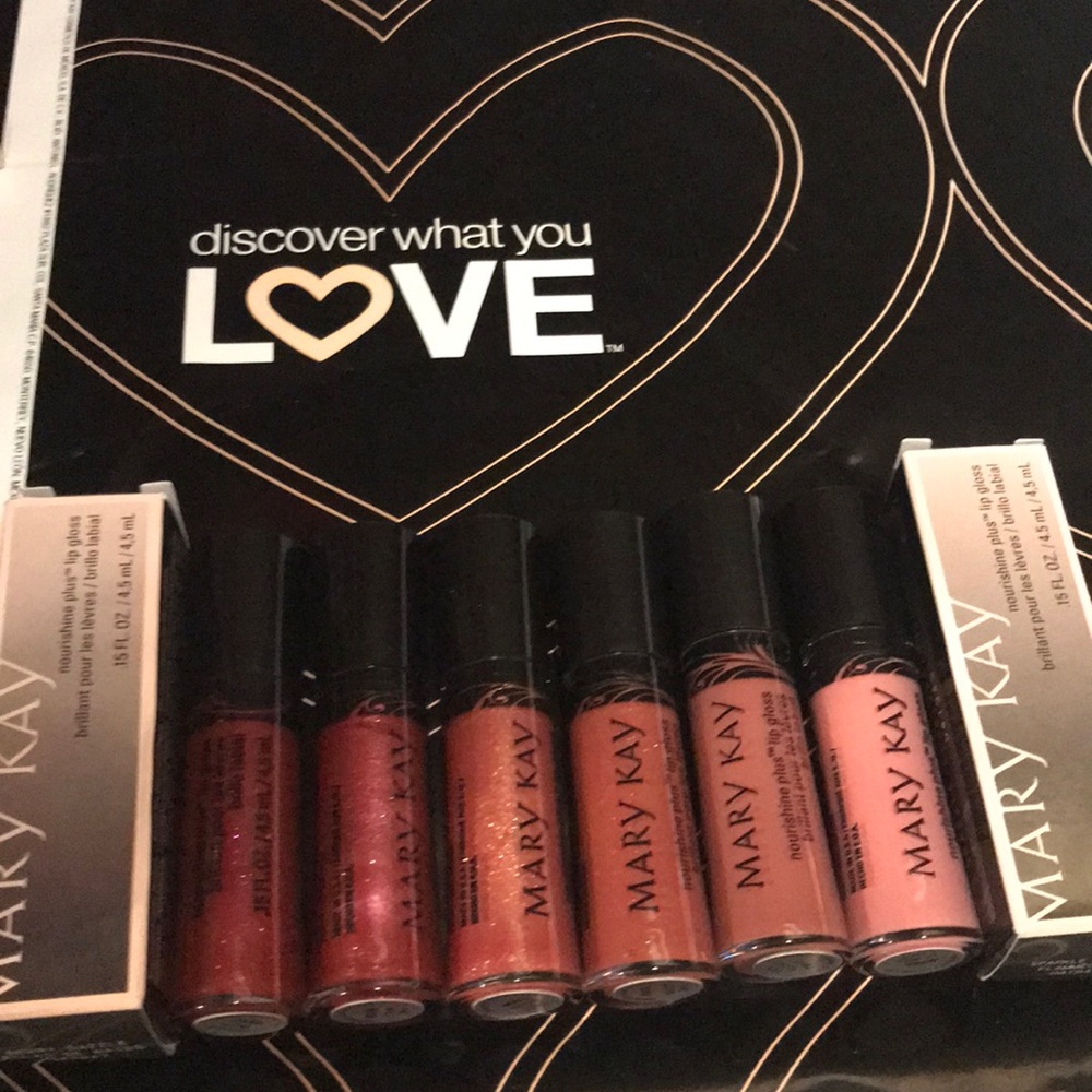 Mary kay nourishine plus lip gloss